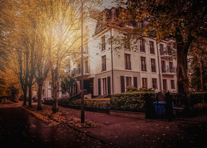 44 -v44- * Свиноуйсьце