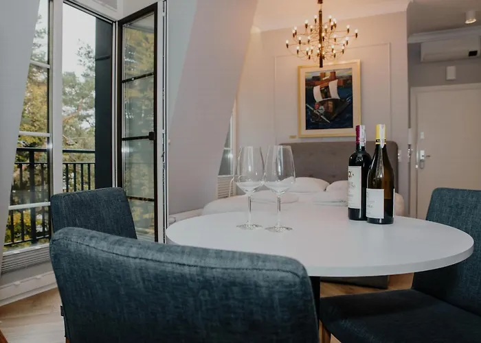 44 -v44- * Свиноуйсьце